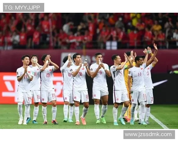 世界足球三大球星经典瞬间集锦高清图集展现球场巅峰对决风采